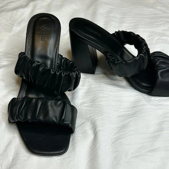 Chunky ruched heel - Picture 1 of 4